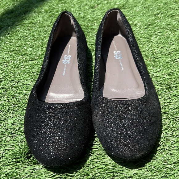 Black SAS flats. 9.5 M. Run narrow. Black shiny pebbled surface. Made in Italy. - Picture 6 of 9